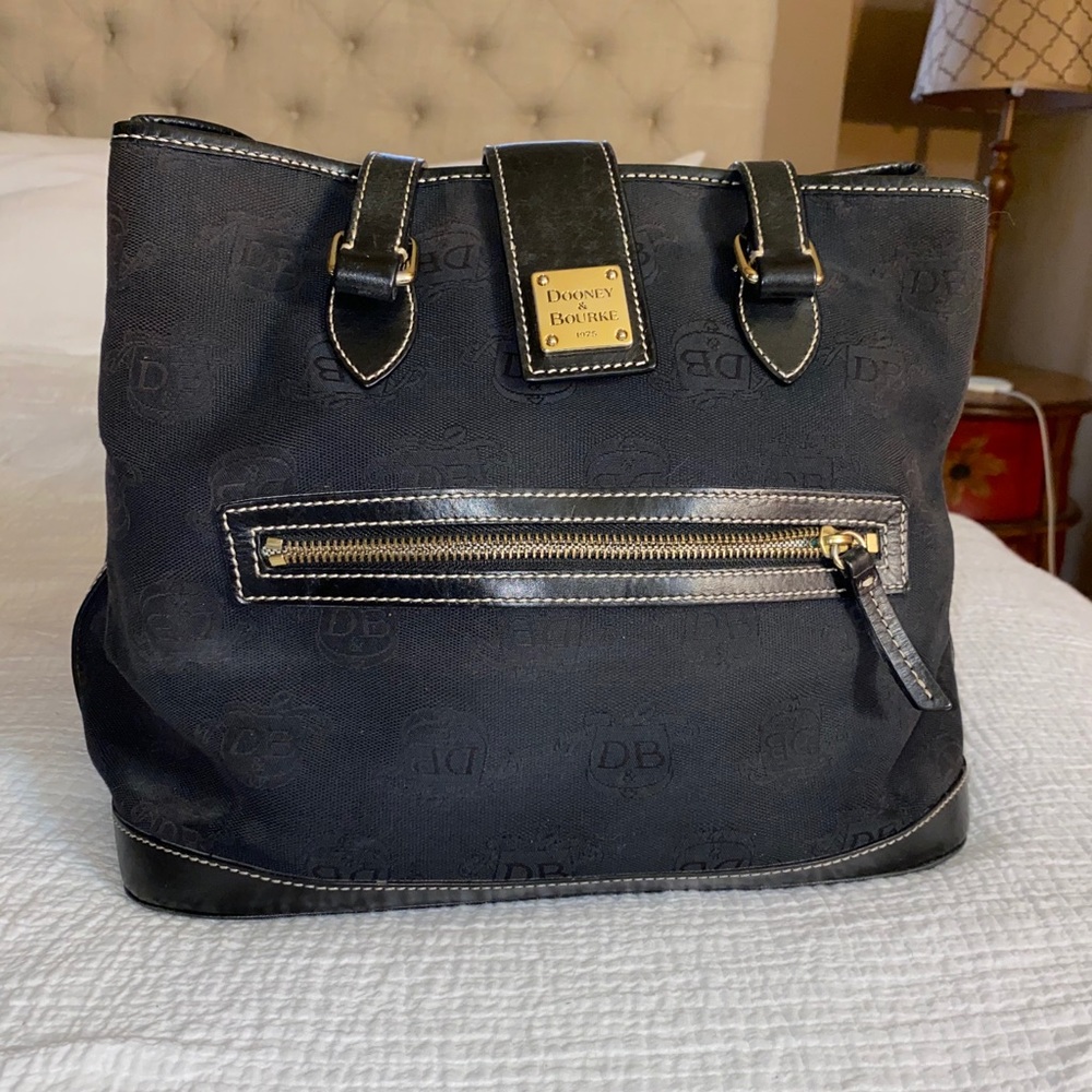 Dooney & Bourke black/black Donegal Crest Tote